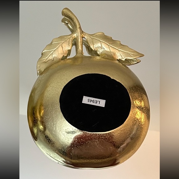 Bowl Home Decor Serving Round Gold Shallow Bowl with Leaf and Vein Design. - Picture 4 of 5